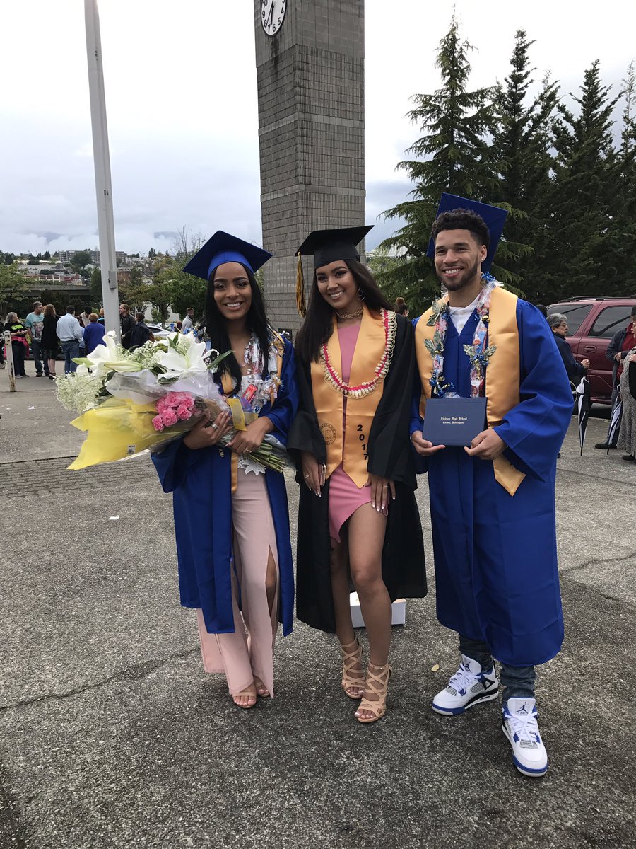 AunjaliqueSmit1's tweet photo. Wouldn't have been the person I am today without them ! I did it ! 💛💛💛💛💛💛💛💛💛💛💛 https://t.co/YexehXZTTN