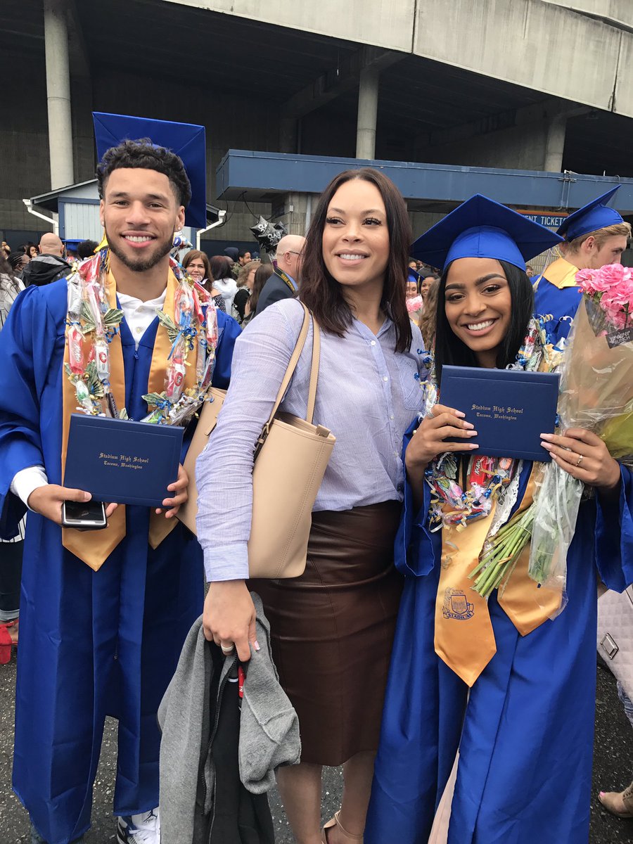 AunjaliqueSmit1's tweet photo. Wouldn't have been the person I am today without them ! I did it ! 💛💛💛💛💛💛💛💛💛💛💛 https://t.co/YexehXZTTN