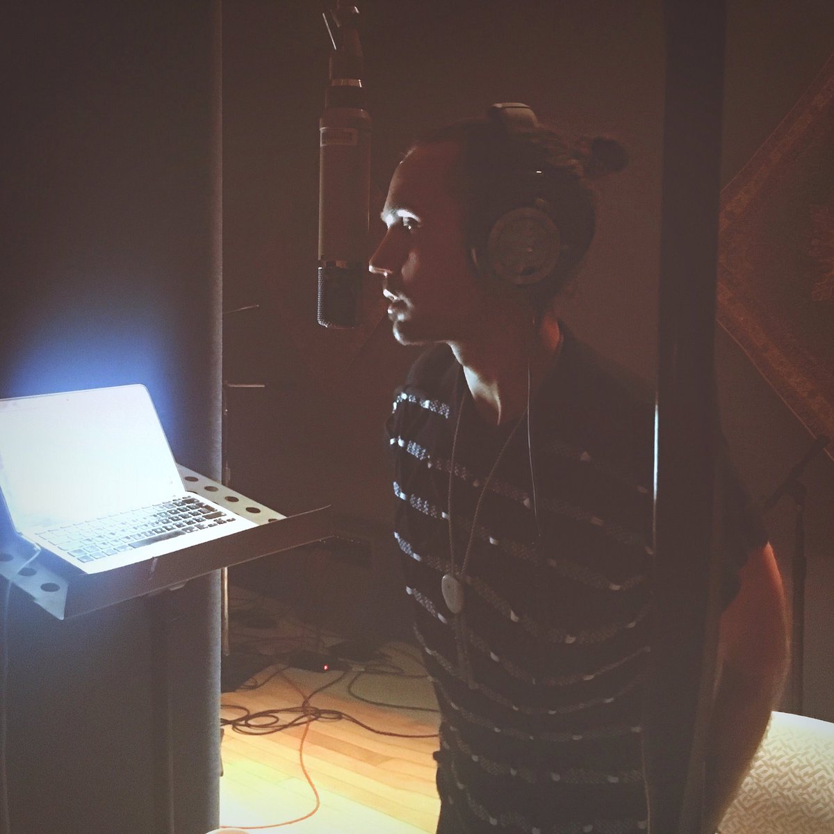 jonasmyrin's tweet photo. F R I D A Y N I G H T L O C K D O W N ✨
#vocaltime #studio #deadlines #LA https://t.co/1mta5HcNtO