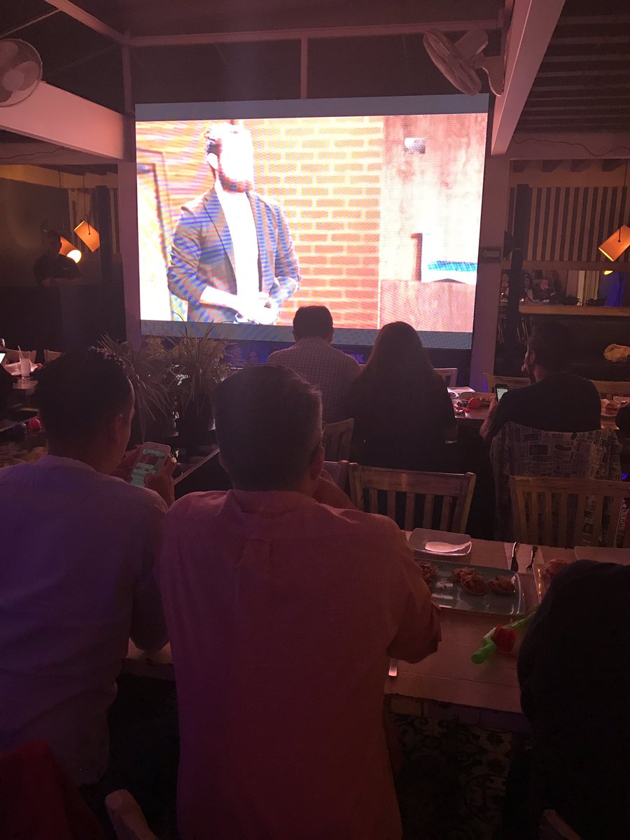 dada88 (@dada_88) on Twitter photo Ay pues yo si usaría un LIF para unos besitos después de chingarme unos tacos #SharkTankMx Ay pues yo si usaría un LIF para unos besitos después de chingarme unos tacos #SharkTankMx