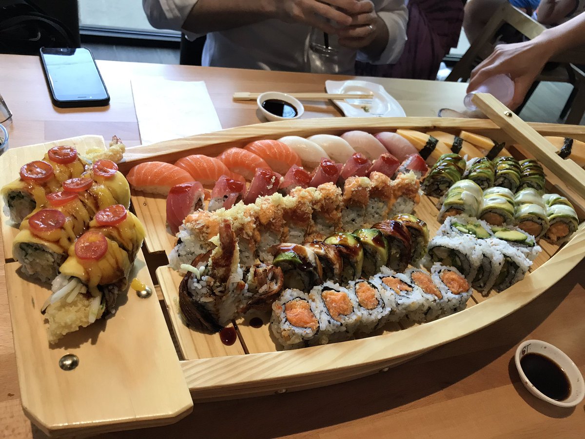 HisHersFoodBlog's tweet photo. #ChicagoBluesFestival means #sushi? #ayce #anytime #japanesefood #foodporn #FoodieFriday https://t.co/RDHrroR9E0