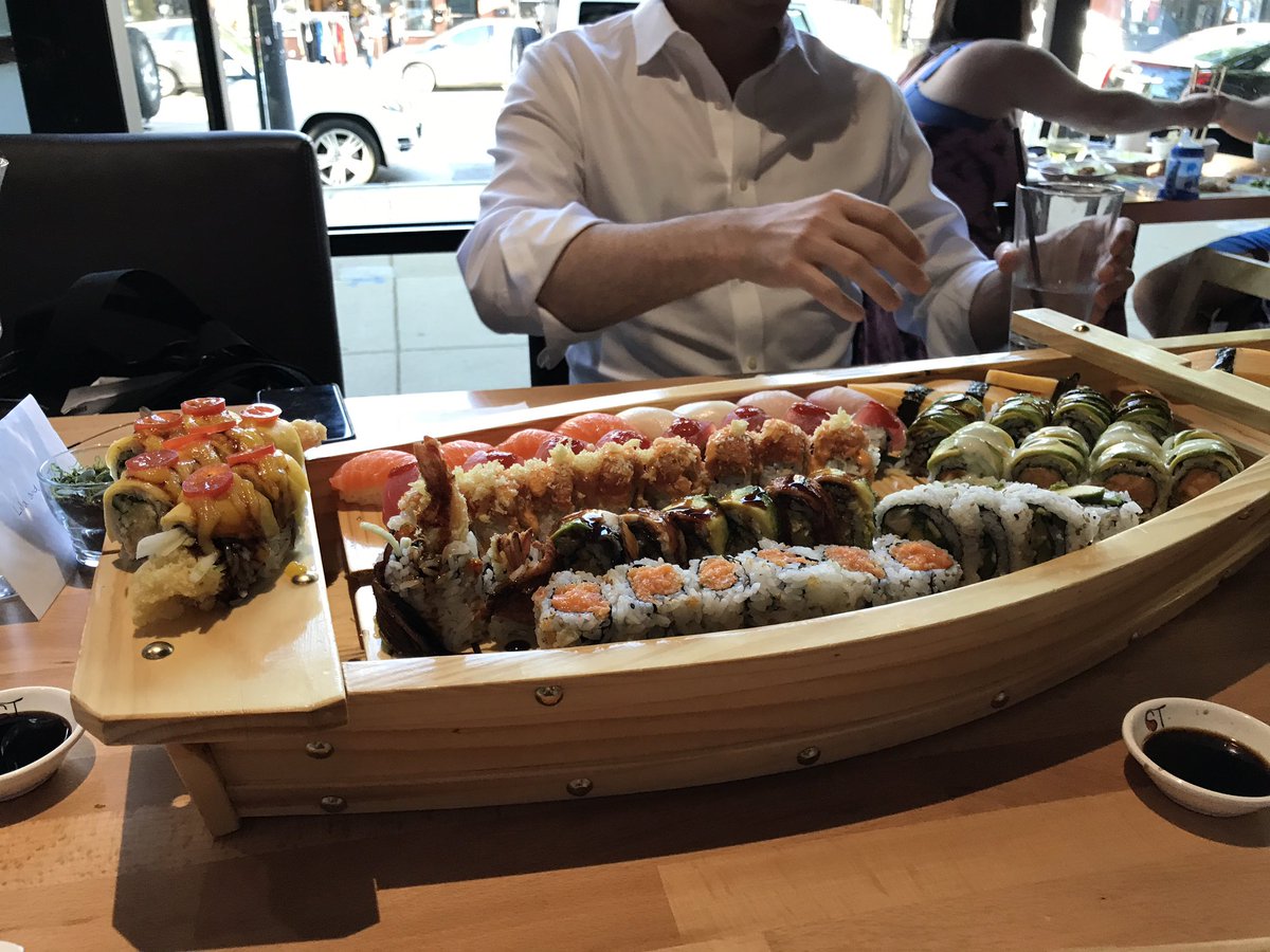 HisHersFoodBlog's tweet photo. #ChicagoBluesFestival means #sushi? #ayce #anytime #japanesefood #foodporn #FoodieFriday https://t.co/RDHrroR9E0