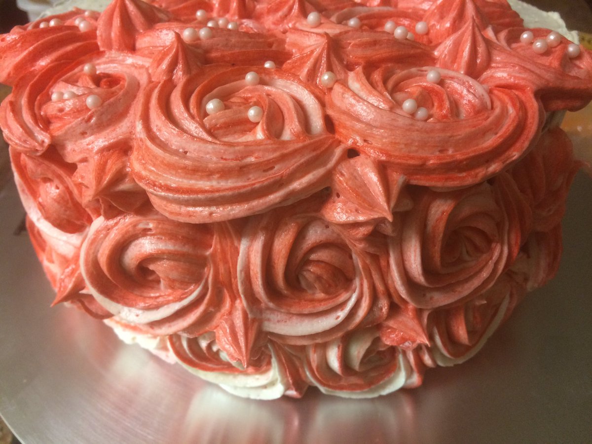SkiBumSweets's tweet photo. Same cake, two ways. Rosette cake and swirl cake with pearls in the shape of a butterfly. #cake #cakedecorating #pink #yummy https://t.co/NkpeuB5u0K