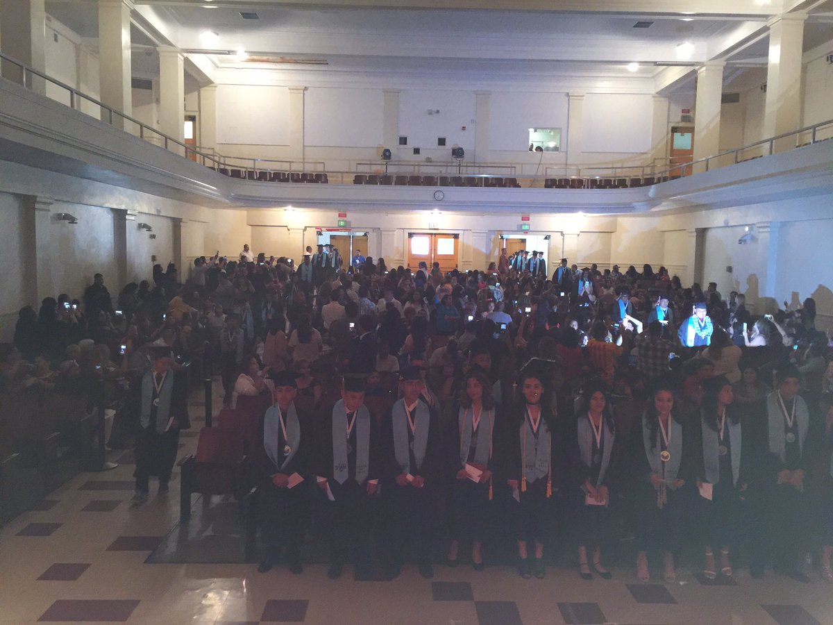 veroarreguin's tweet photo. 2017 #SFiAM Culmination! Beautiful evening filled with so much hope! Great Job teachers and Admin.! @LDNESchools @Pearlsfiam #classof2021 https://t.co/toRB7QvT3t