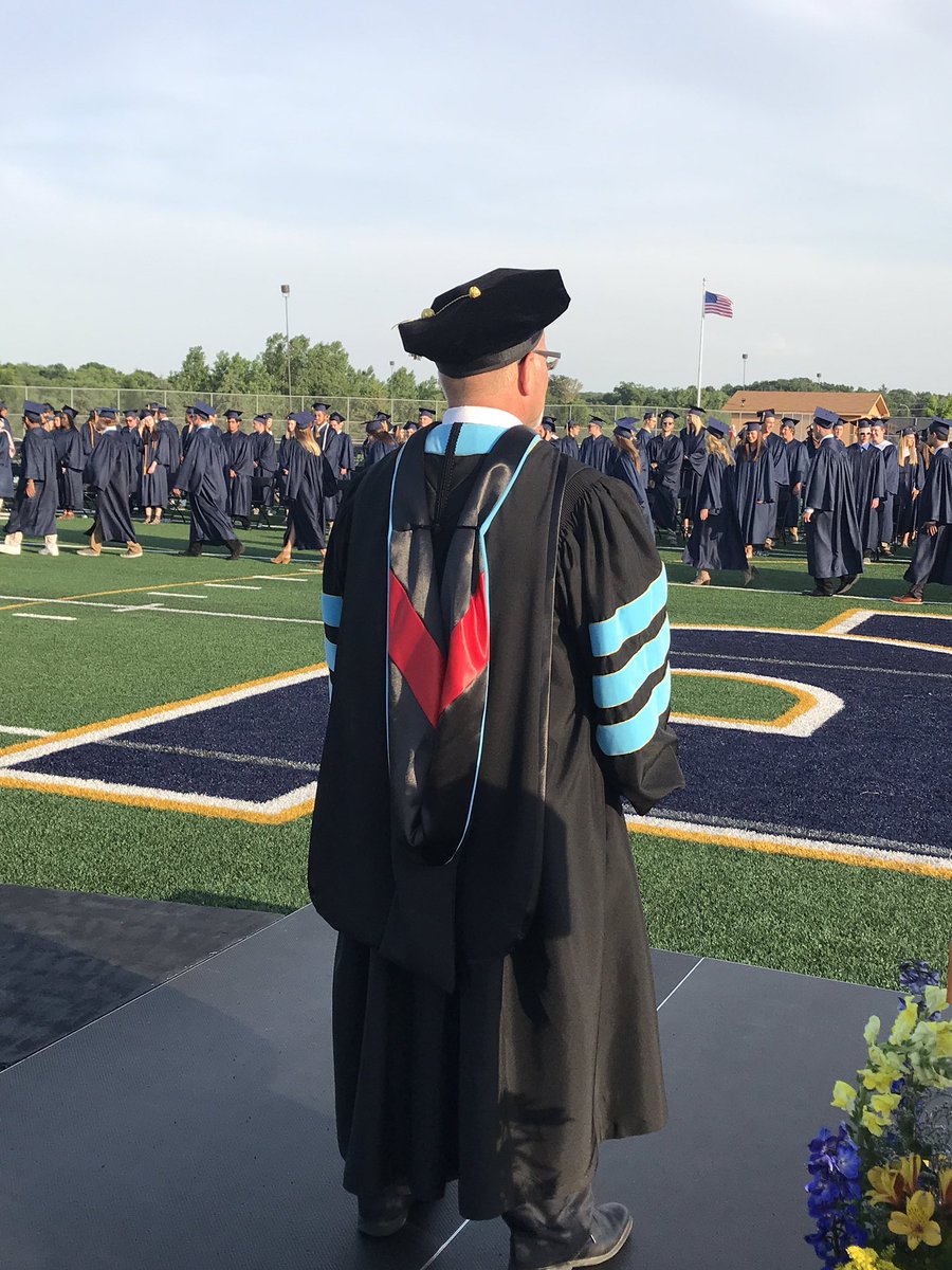 DrTStaloch's tweet photo. A perfect night @isd719 for 616 graduating seniors and the people who love them! #WeArePLSAS https://t.co/XGwCQO8DeG