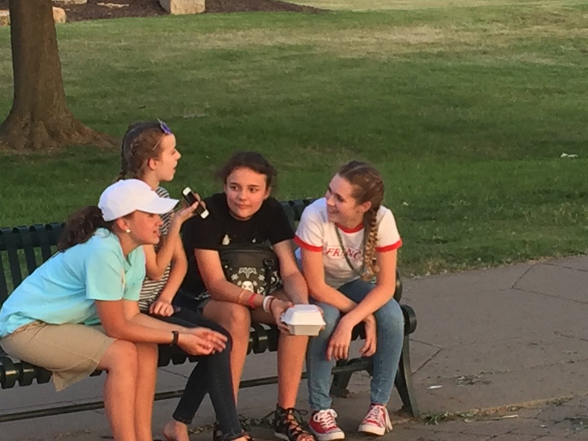 NickSkaggs14's tweet image. Edmonson County Middle School FPS Team (Brownsville, KY) enjoying some down time after a long day of problem solving. #FPSPIC @FPSPI