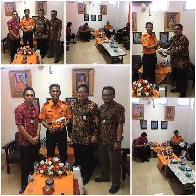 ANGGOTA KOMISI V DPR RI TINJAU BANDAR UDARA RENDANI MANOKWARI DAN PEMBERIAN PENGHARGAAN OLEH <a href="/SriwijayaAir/">Sriwijaya Air</a> bit.ly/2r4OXYw