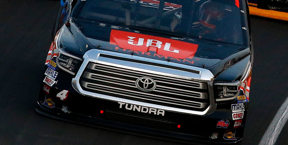 MRNRadio's tweet photo. .@CBellRacing Holds off @ChaseBriscoe5 @TXMotorSpeedway
Story & #Winstar400 Results: https://t.co/ZyMF2zqfkA
#AskMRN #NASCAR https://t.co/Yj5H32MkK3
