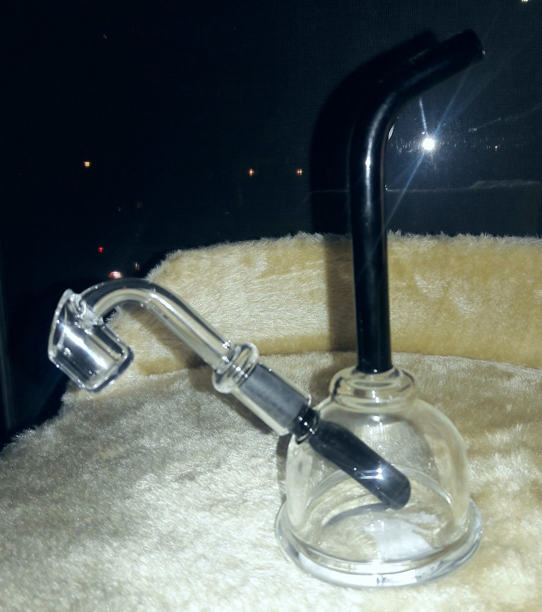 ladybuggedhc's tweet photo. Just opened an early b-day #gift, a pretty little 'Oil Can' 6" dab rig. Going 2 take my #FirstDab this weekend in #SanFrancisco
Any advice? https://t.co/l9SlEHcw0m