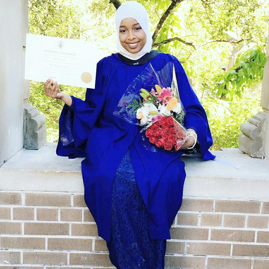 IbraahiimSahra's tweet photo. A black educated muslimah! Class of 2017 https://t.co/VoXBqat4V8