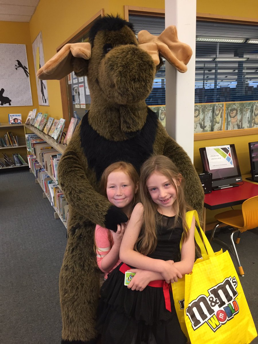 mrs_boysen's tweet photo. Great morning at George Mackie @ReadLearnPlay-story time, puppet show, tour and checking out books! Excited for summer reading! @deltasd37 https://t.co/dbqviODaK8