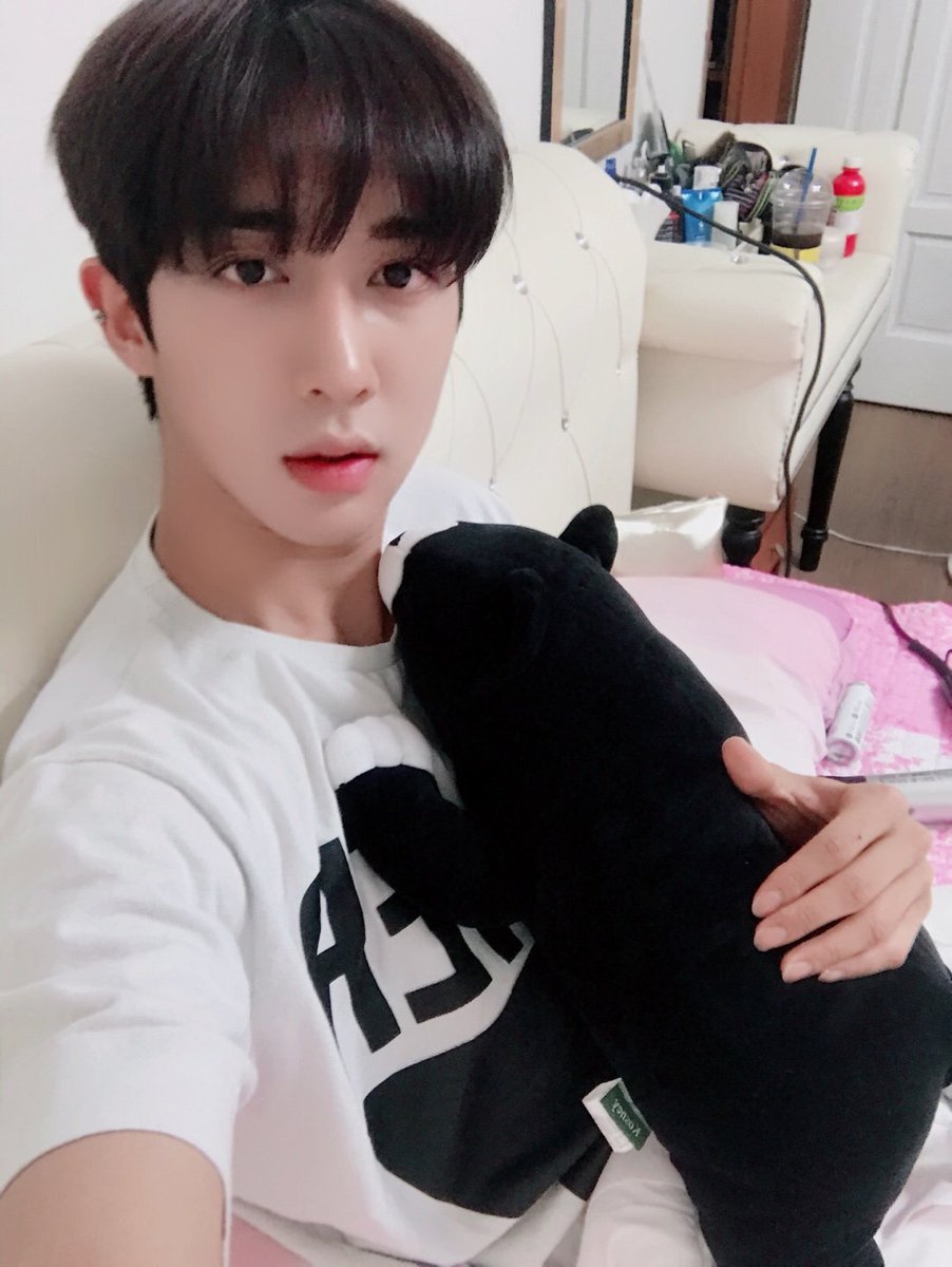 Official_SKYE_'s tweet photo. [소년24 LIFE_진규's log]
여러분 이쁜 이름 지어주세요 ㅎ
이번 휴가 때 누구보다도 여러분들께 앞으로 더 좋은 모습 좋은 노래 들려드리기 위해서  스스로 다짐하게 되는 뜻깊은 휴가를 보내고 있답니다 
#진규 #탁진규 #소년24 #BOYS24 https://t.co/Uq7ZpG1vTs