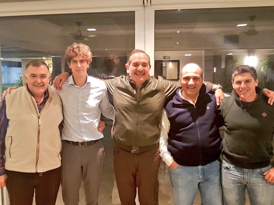 FerIglesias's tweet photo. De esto a esto. La pregunta es: ¿por qué?
Algo no te funciona bien en el marote, no? https://t.co/g5Xwzn67Ag