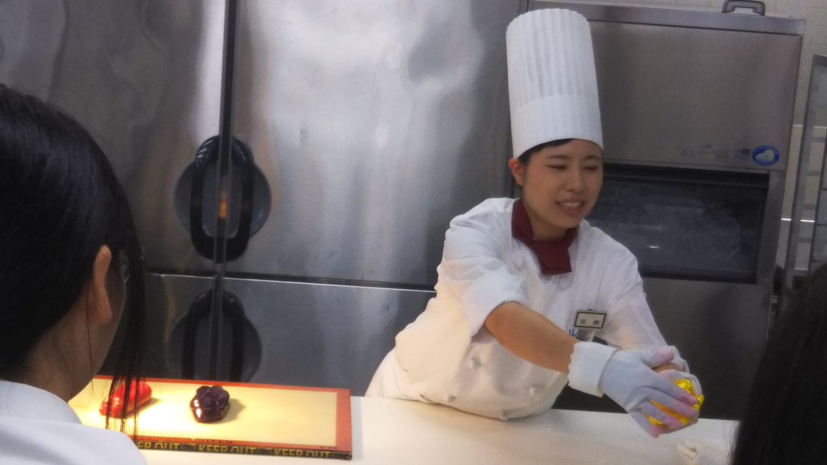 華調理製菓専門学校 公式 須藤先生による アメ細工 リボン作り サプライズパフォーマンス 華調理製菓 アメ細工 オープンキャンパス 製菓 チョコレートロールケーキ 華調理製菓専門学校 公式 須藤先生による アメ細工 リボン作り サプライズパフォーマンス 華調理製菓 アメ細工 オープンキャンパス 製菓 チョコレートロールケーキ