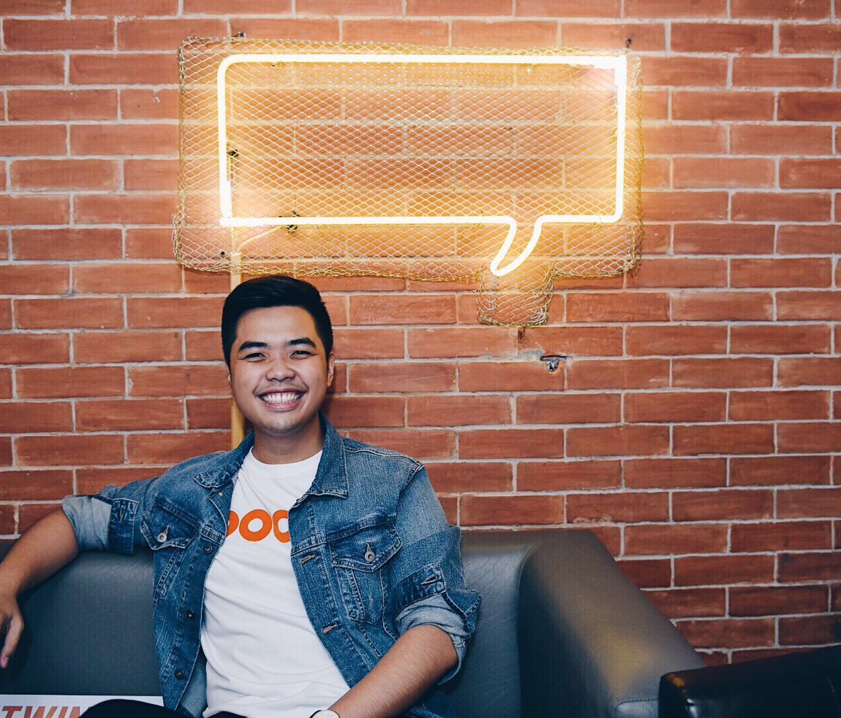 995PlayFM's tweet photo. Our #PlayBae, Jelo, is on-air and at your service for the #WeekendPlay! Greetings, shoutouts, anyone? Let him know! @angeloandres ♥️ https://t.co/JQiUq1I6KJ