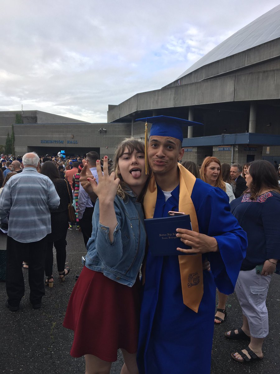 cinemagoblin's tweet photo. i love my grads https://t.co/bK4EDHtCxg
