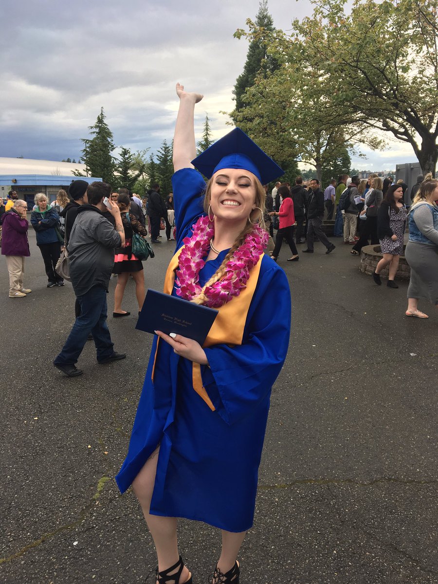 cinemagoblin's tweet photo. i love my grads https://t.co/bK4EDHtCxg