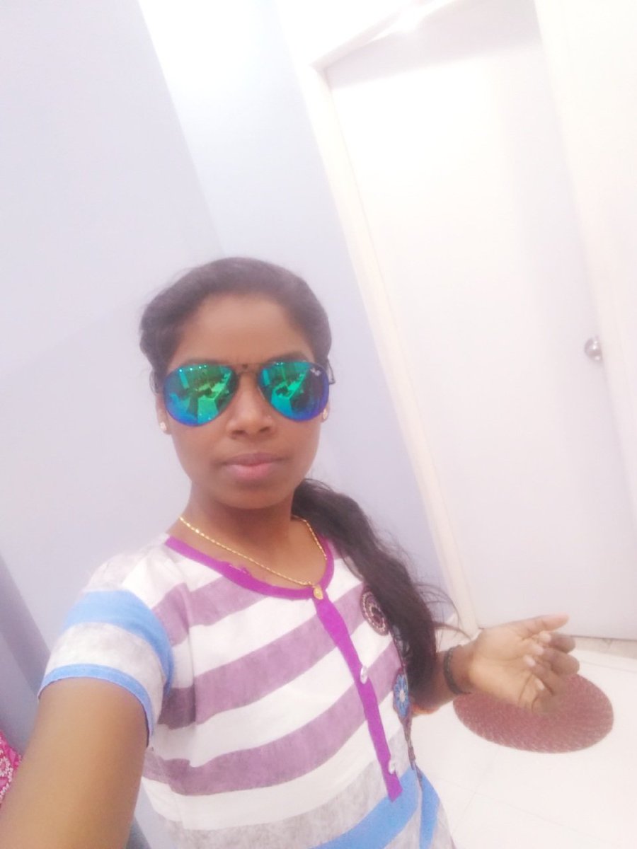 sivagami_jam's tweet photo. Have a fun weekend jammiest😏😏😏😋😋
#funlook
Ena da photo shop pana maathiri iruku!!!
#SaturdayMotivationsnap😂😂😂😂😂 https://t.co/WQB5f5du29