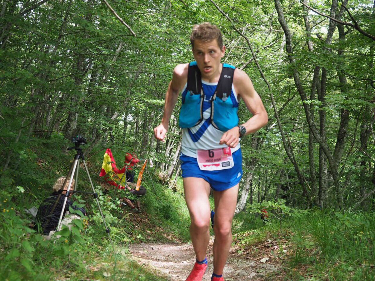iRunFar's tweet photo. Henri Ansio runs in third through 38k, 2 minutes behind the leader. https://t.co/KZjctI3jag