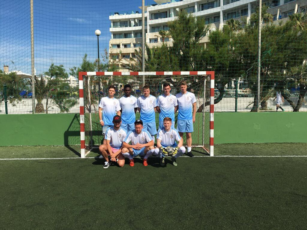 Picture of the Whoppers before the tournament started, shoutout to <a href="/Oliford11F/">Ollie Ford</a> getting discharged from hospital an hour before kickoff.