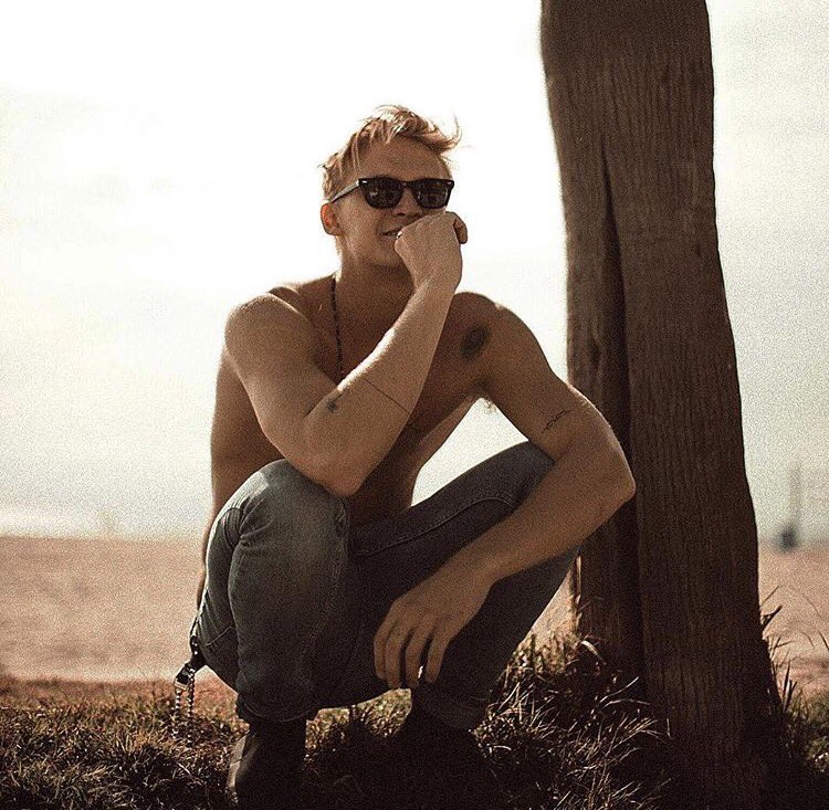 CodySimpsonPH's tweet photo. born in the wrong generation https://t.co/OsCEUW2HBN