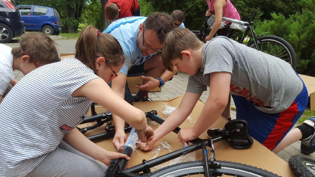 Citi_Handlowy's tweet photo. #CitiVolunteers dla dzieci z Domu Dziecka w Wolicy: wycieczka rowerowa i warsztaty z gotowania #CGD2017 https://t.co/JTH85uAdxn