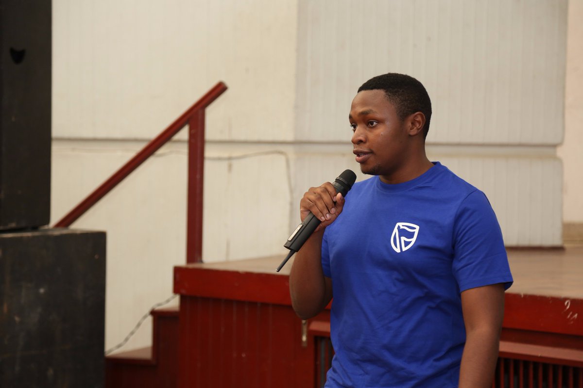 StanbicBankTZ's tweet photo. This could be you!! Current Stanbic graduate trainees at the career fair. #SBIwantIn https://t.co/VhqQt4ndTk