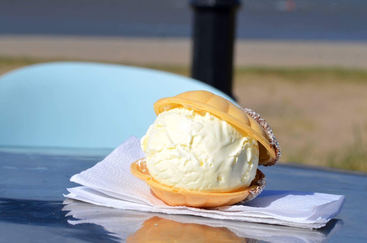 fleetwoodbeach's tweet photo. It's looking more ☔️ than ☀️ today! You can still enjoy our;

#IceCream 🍦🍨🍧
#Milkshakes 🐄🍼🍦
#MealDeals 🌭🍔🌯😋
#BestViews 🏖⛰🚢🌅
#ServiceWithA 😁 https://t.co/SGBpEu70Cq