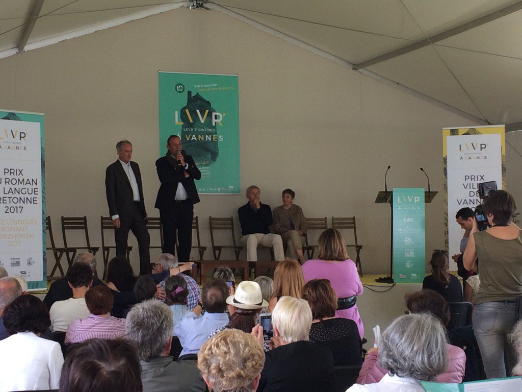 MairieDeVannes's tweet image. Lancement de la remise des prix au salon #livreavannes en présence de #DavidRobo et #PatrickMahe