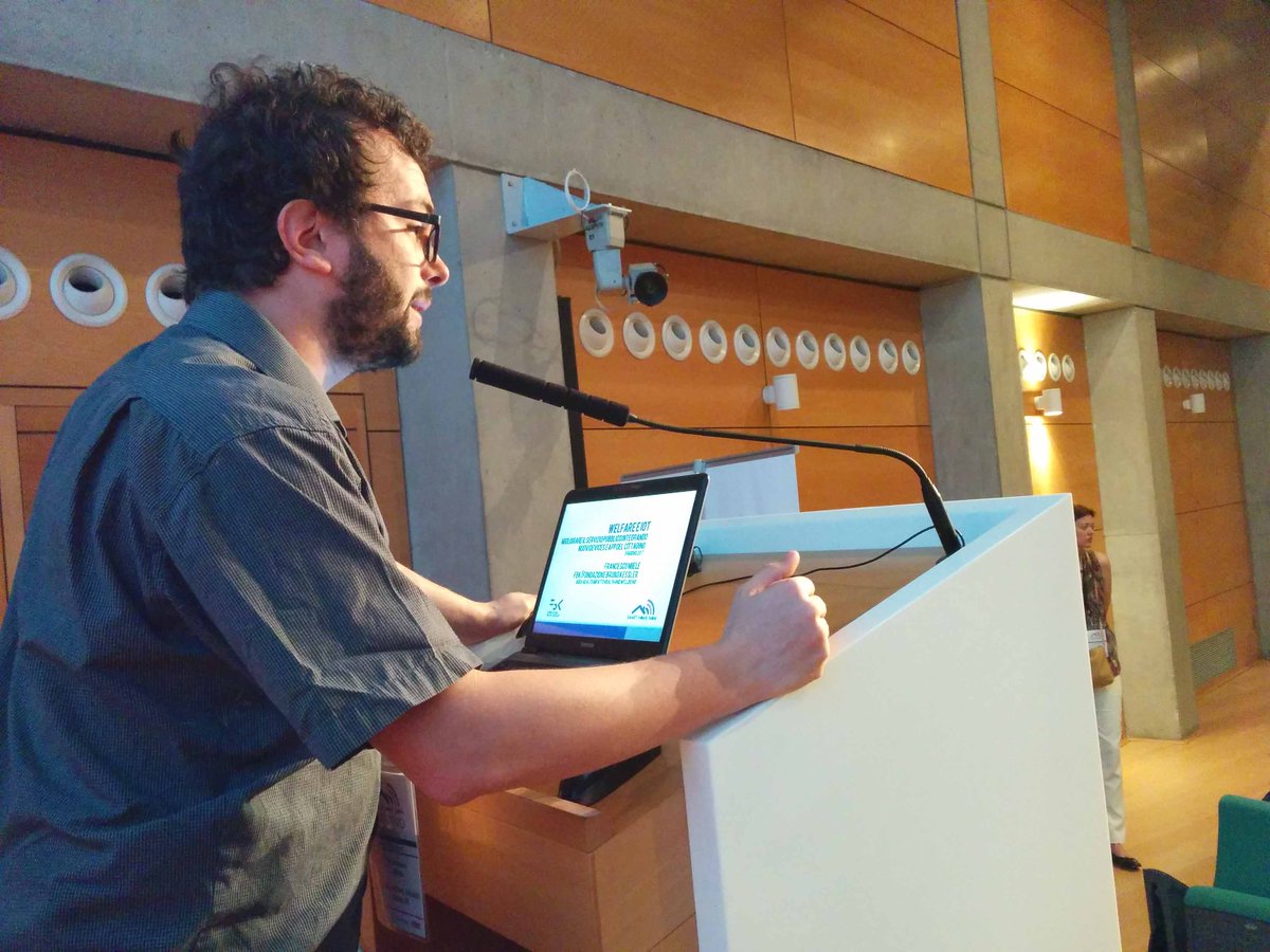 daivai_info's tweet photo. Tecnologie, devices, APP del cittadino per migliorare #qualitadivita #ehealth #innovazione #IoT Francesco Miele di @FBKcom a #SmartHomeNOW https://t.co/ZaOTTn8plF
