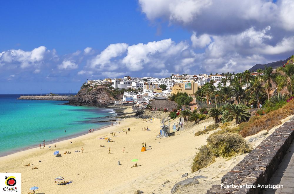 EspanaEnLatam's tweet image. #Beach in Morro Jable, #Fuerteventura. Isn’t it amazing? #VisitSpain @CanaryIslandsEN