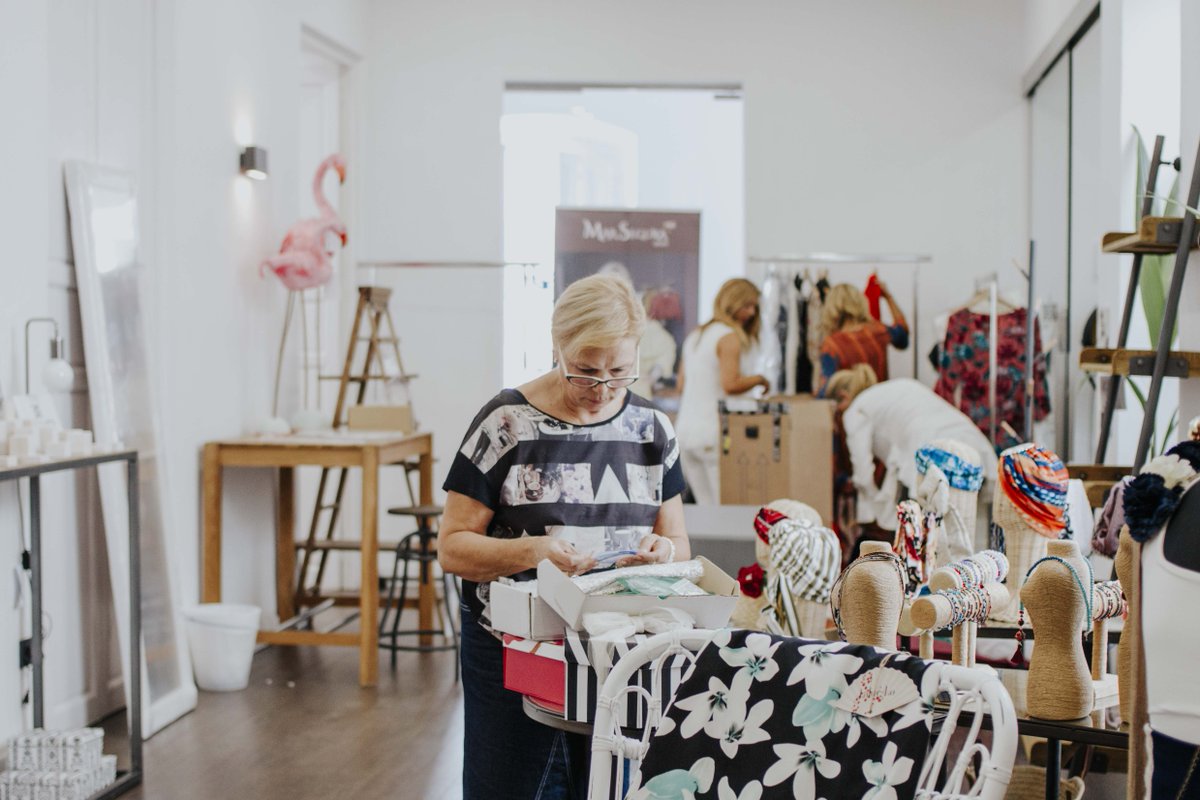 flamingoweekend's tweet photo. @anluatelier preparando cosas bonitas para #flamingoweekend #popup #almeria #colección #anluatelier Foto de: @franleonardophotographers https://t.co/PNcPTLLkO3