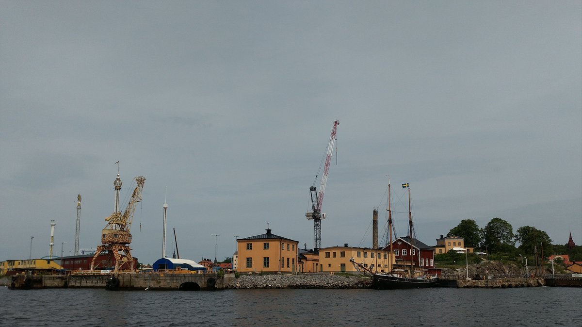 larsklint's tweet photo. #devsum17 Swedish cultural day. Boating. https://t.co/56Q9Zmfdh6