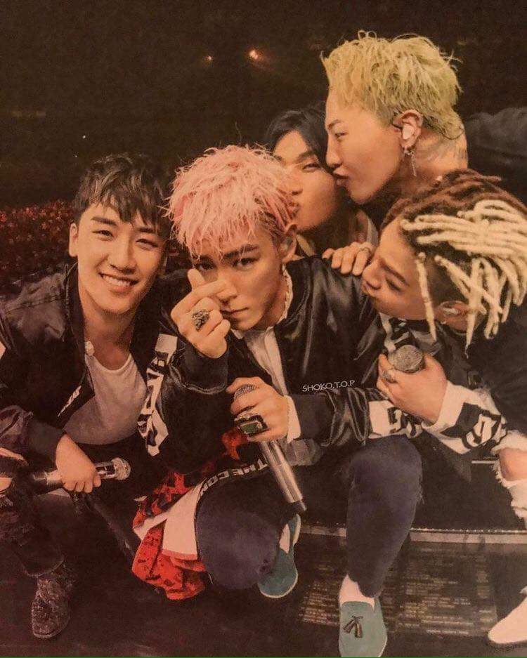 _TheYeahNah's tweet photo. Your VIPs are here 💖 #SupportTOP #topbigbang https://t.co/ywDXY2jyR3
