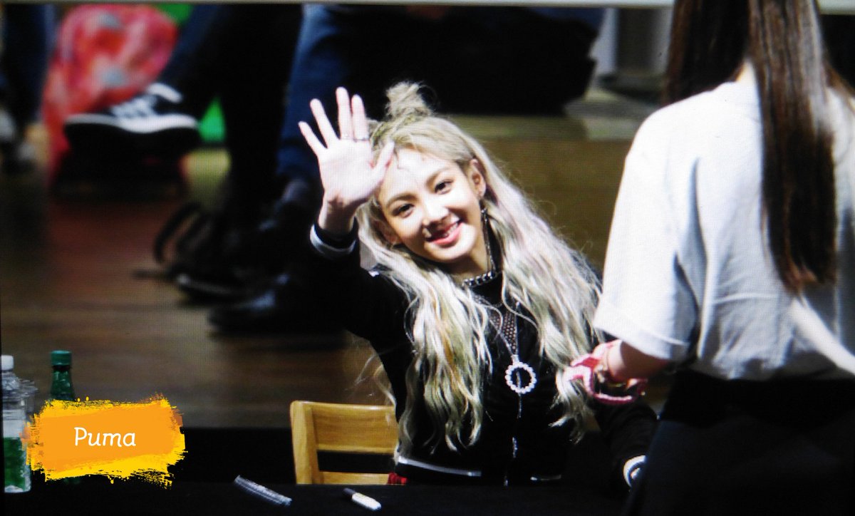 [PIC][10-06-2017]HyoYeon tham dự buổi Fansign đầu tiên cho “WANNA BE” vào hôm nay DB8975MV0AA4f_p