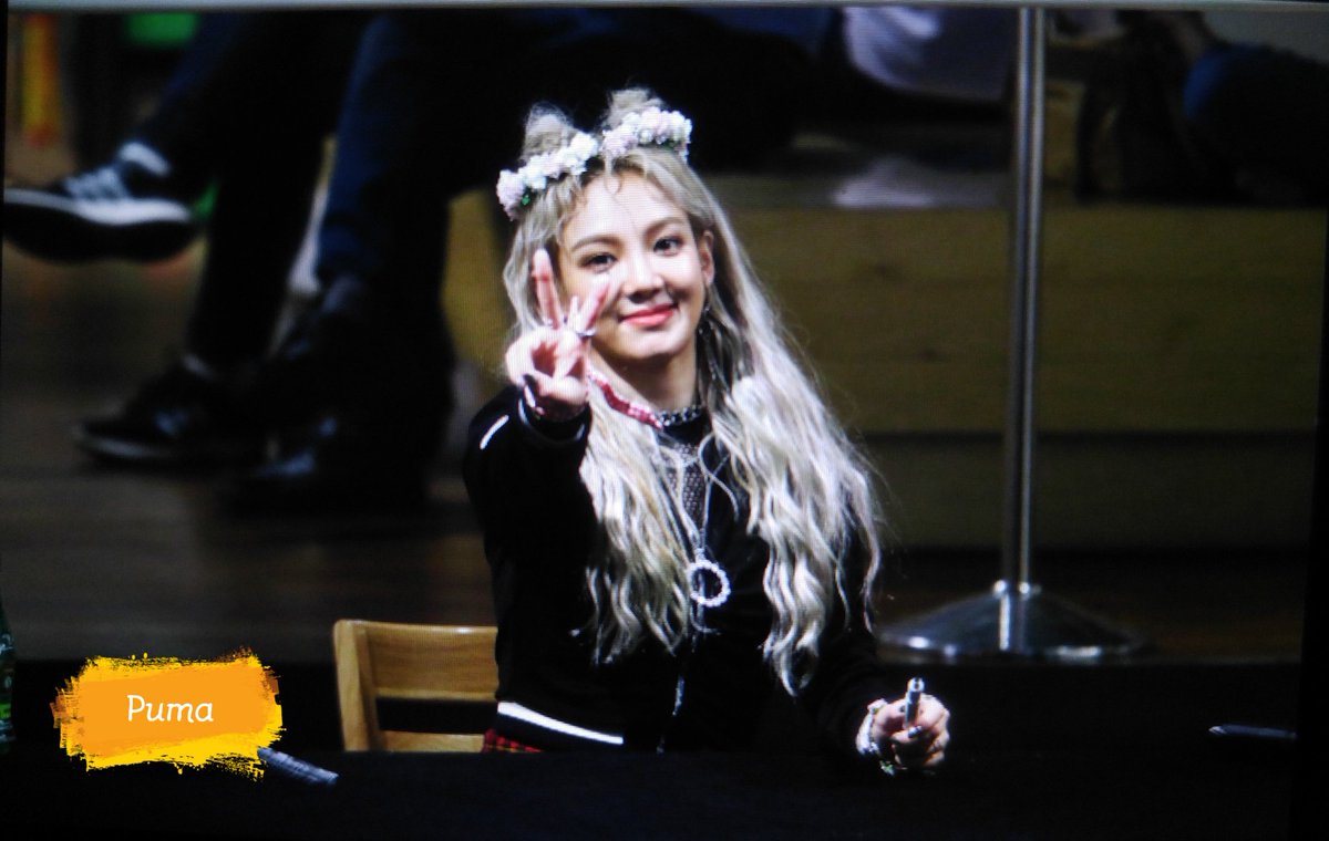 [PIC][10-06-2017]HyoYeon tham dự buổi Fansign đầu tiên cho “WANNA BE” vào hôm nay DB899bSUQAAOfPB