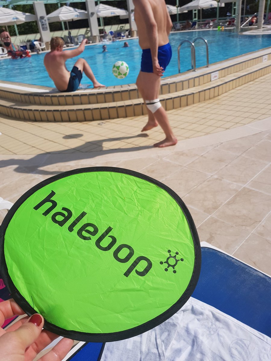 ida_backman's tweet photo. Jubel i alla åldrar av resesällskapet när @halebop_sverige och @Telia_foretag meddelar att man ringer, messar o surfar som hemma i EU! 💚💜 https://t.co/N9ooYKF5jq