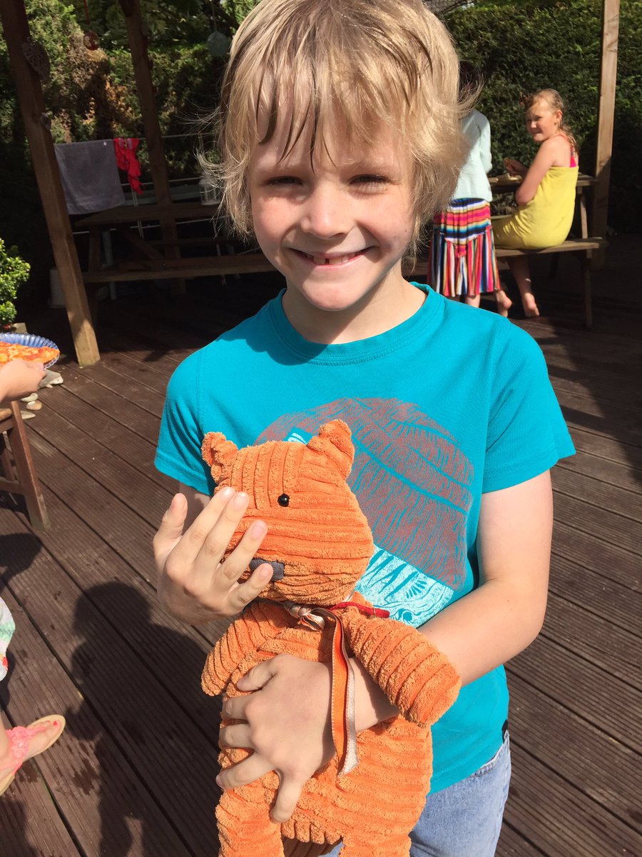 nikkidscarfe's tweet photo. Sebastian is enjoying an after school pool party @Wright2class @buryprimary xxx https://t.co/KSJFVhvdFe