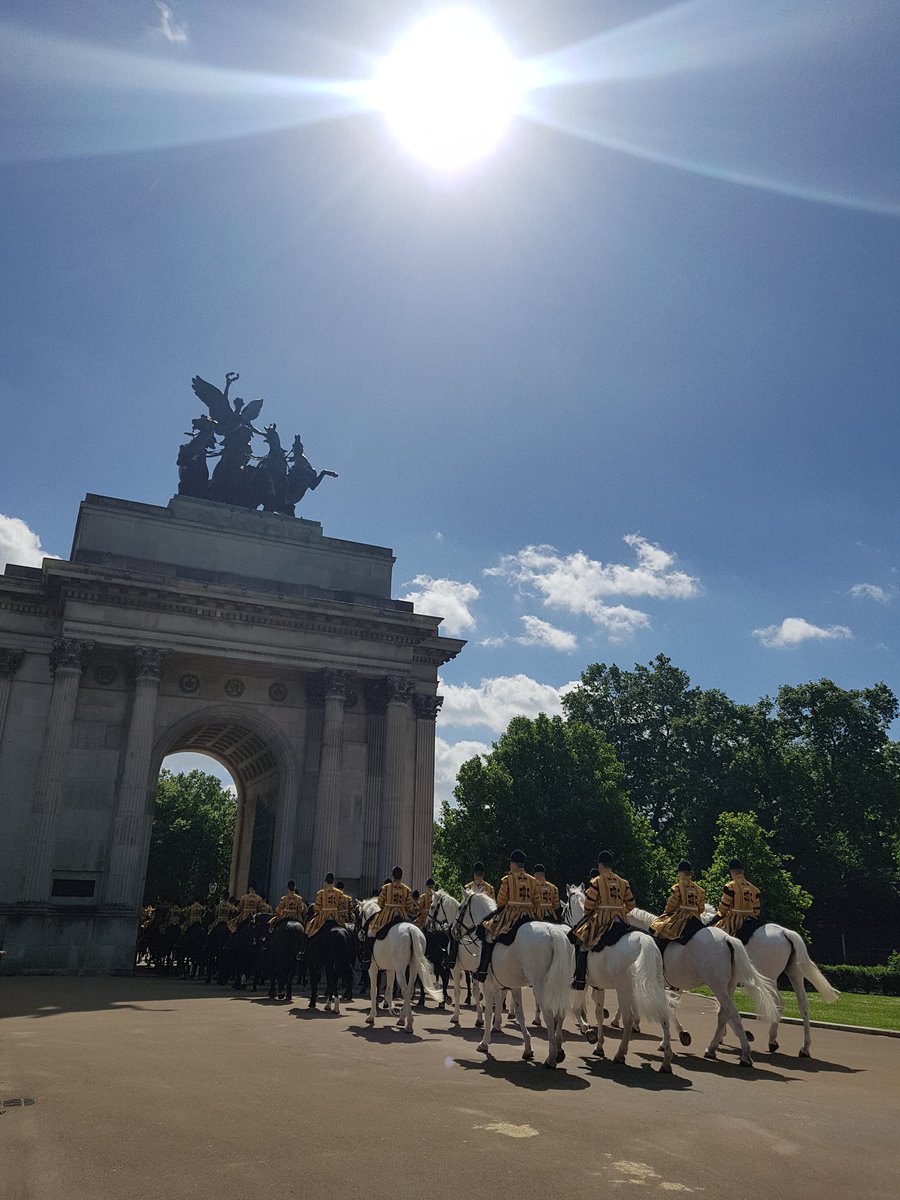 SusieStringers's tweet photo. The @BandHCav are looking great today #London #sunshine https://t.co/TFphbzrsGl