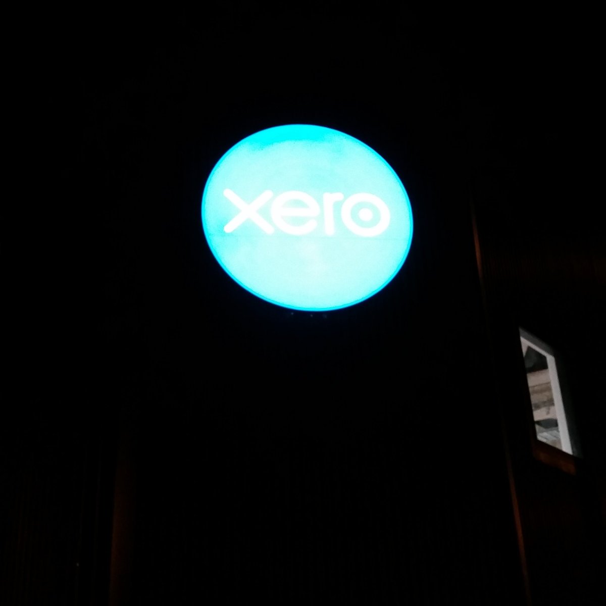 boopsta's tweet photo. Blue moon in Hawke's Bay tonight! #dobeautifulwork @Xero https://t.co/q2WUUqjr7u