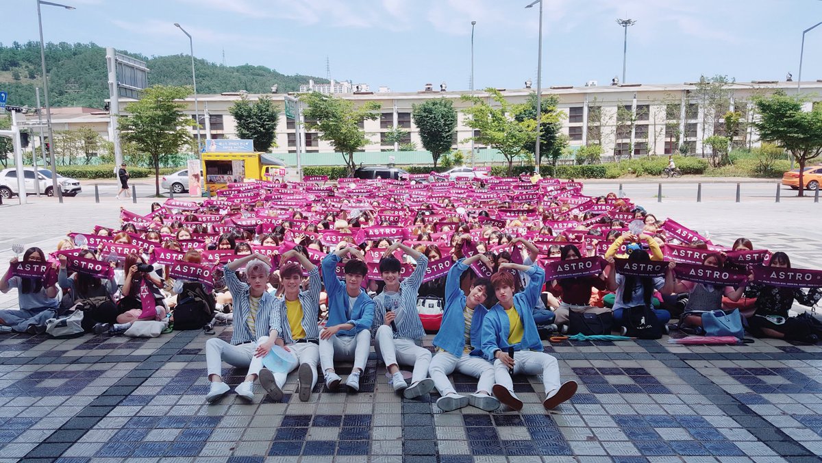 offclASTRO's tweet photo. 우리 아로하 항상 고맙고 우리 곁에 있어줘서 감사해요 ♡♡ 우리가 제일 아끼는 아로하 사랑해 ♡♡ 글쓴이 엠형
#ASTRO #AROHA #아스트로 #아로하 #평생 #사랑해 https://t.co/tOQkl1Mzxp
