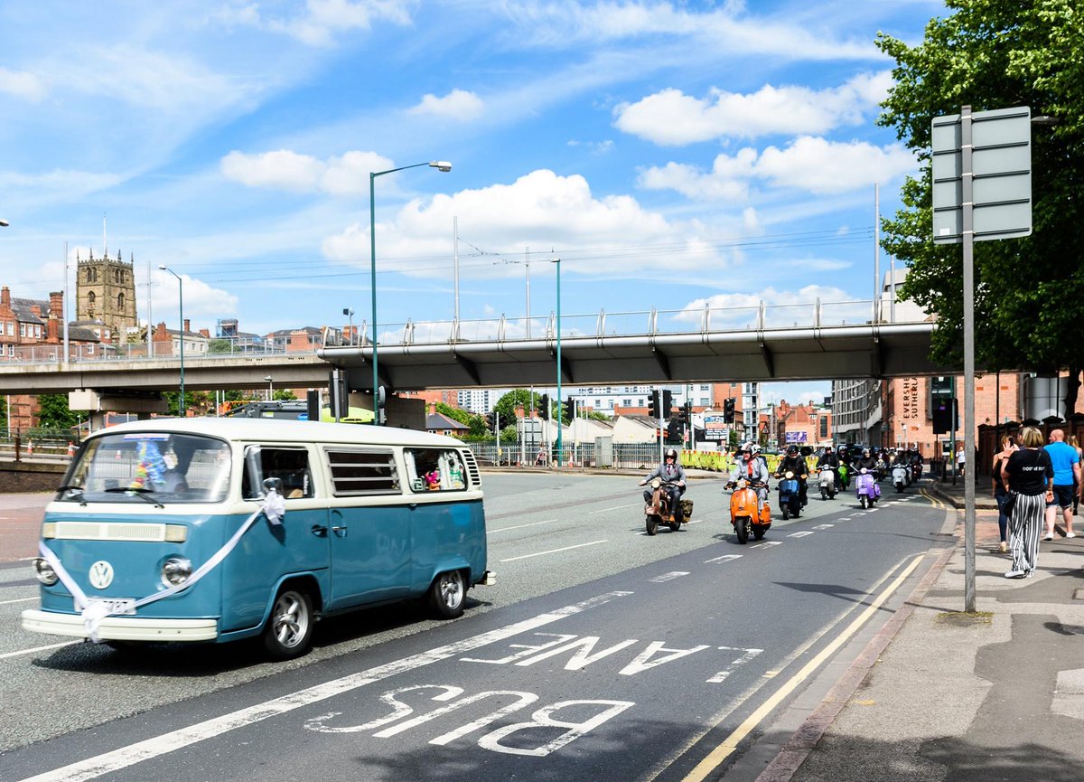 urbantakes's tweet photo. Procession of scooters last weekend along Canal Street #Nottingham #scooters https://t.co/FMwy9tAxs6