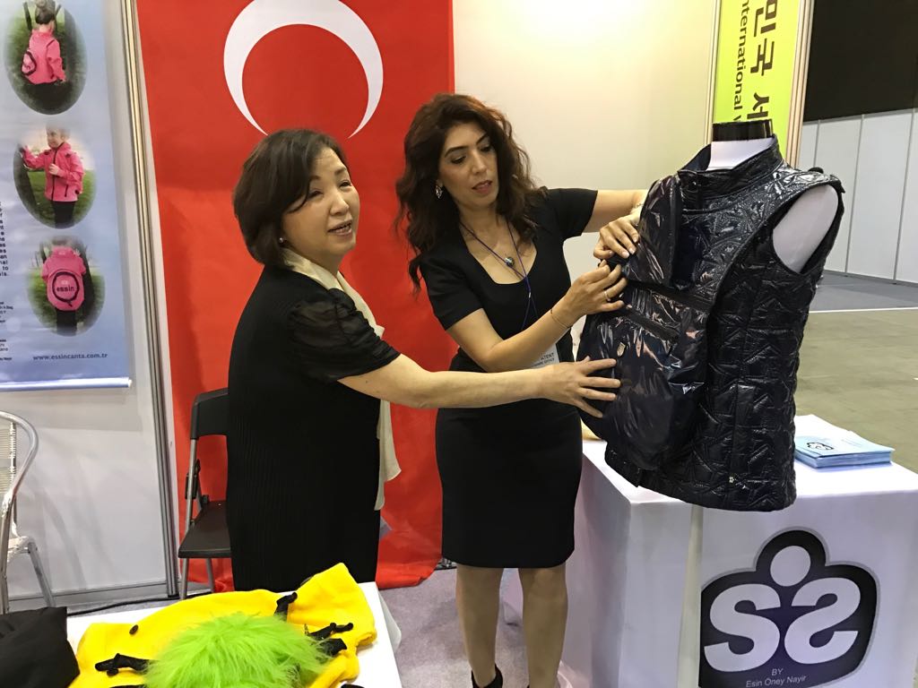 TURKPATENT's tweet photo. Kore Uluslararası Kadın Buluşçular Fuarı Organizasyon Komitesi Başkanı Myung-Hee Yoon buluşçularımızdan buluşları hakkında bilgi aldı. https://t.co/54dJFOCrb0