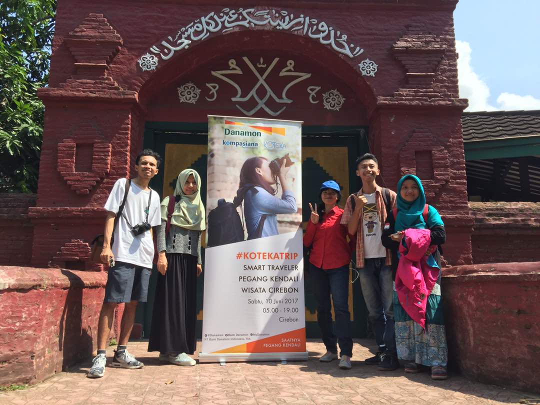 kompasiana's tweet photo. Kompasianer Traveler, singgah sejenak di masjid bersejarah Cirebon. Masjid Agung Sang Cipta Rasa #Kotekatrip #SaatnyaPegangKendali @danamon https://t.co/pLdzCcX3cZ