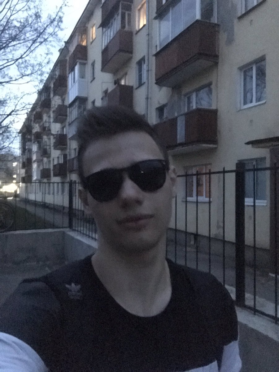 ur_notorious_m8's tweet image. I pull up to the mall and I'm flexin' on your hoe
Jahleele in the cut, and he got them BUFFIES