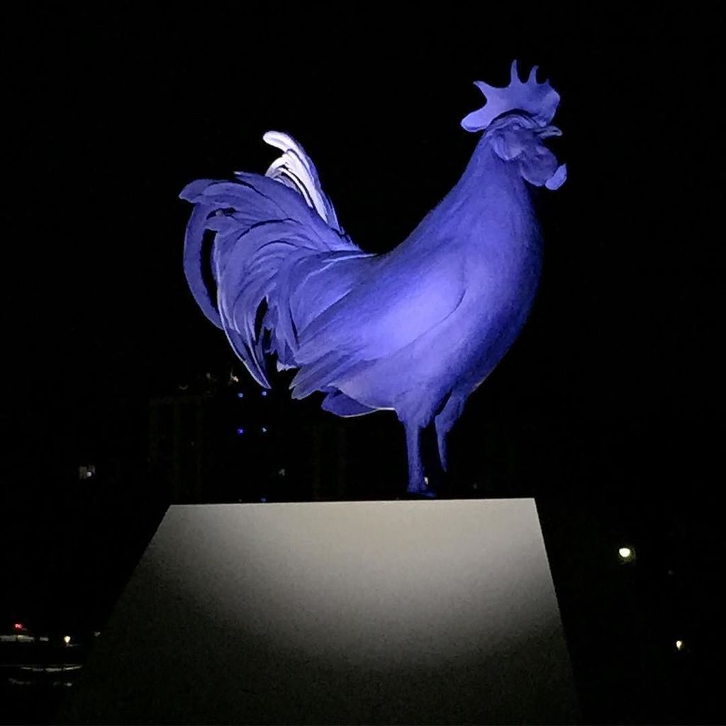 bebopified's tweet photo. The #minneapolissculpturegarden on the night before it reopens #walkerartcenter #hahncock https://t.co/LPOLenjrBS https://t.co/QmzYLf6Ubj
