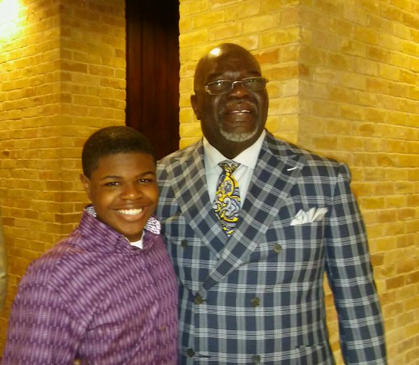 theIsaacESmith's tweet photo. @BishopJakes Happy Birthday Bishop/Mr. T.D.Jakes! Grateful for your life & impacting mines & my parents. #Over15Years @evitwitt & #Elijah https://t.co/OMiZXboUoU