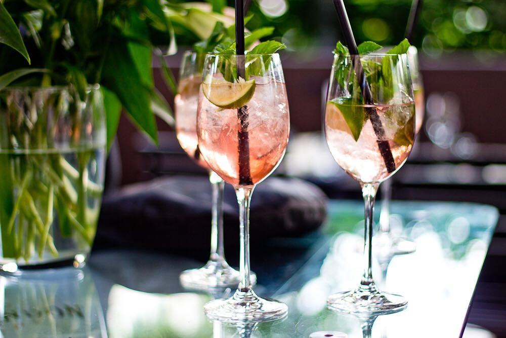 Cheers to the Weekend 🍸 #weekendvibes #whoopwhoop ift.tt/2rWdpg8