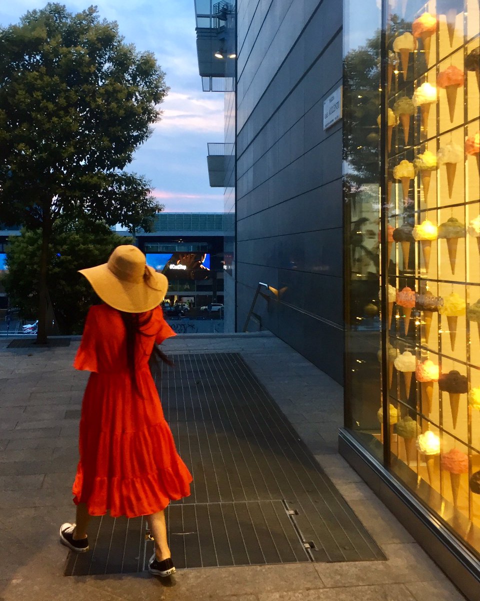 ILAREGA's tweet photo. Andando incontro al tramonto! #migoldenhour #epsongoeswide @igersmilano @EpsonItalia https://t.co/wVoELygmSw