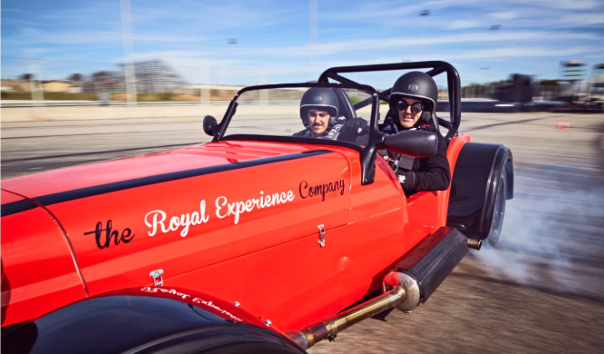 AutoBildspain's tweet photo. The Royal Experience, la nueva oferta de ocio en el Jarama😍 @RoyalExp_Co  https://t.co/GDDt24bfne https://t.co/b2HlIUOLZX